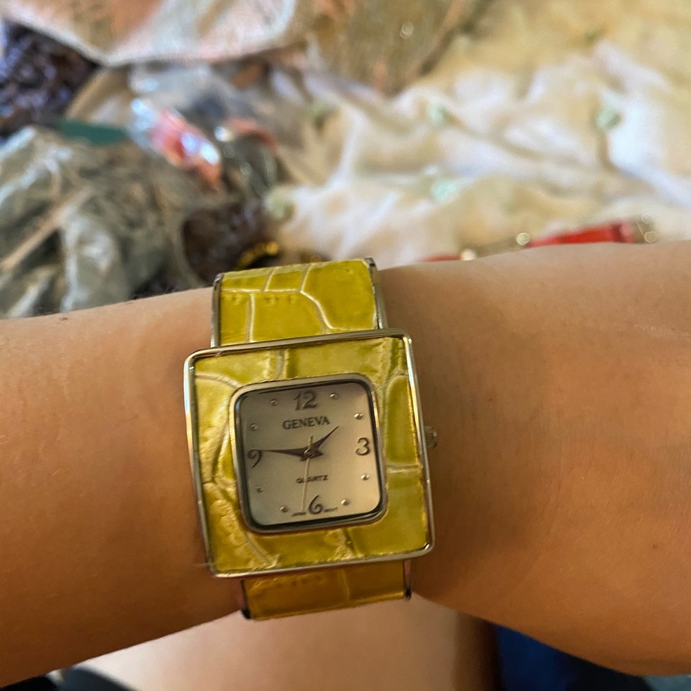 Watch - Picture 2 of 3